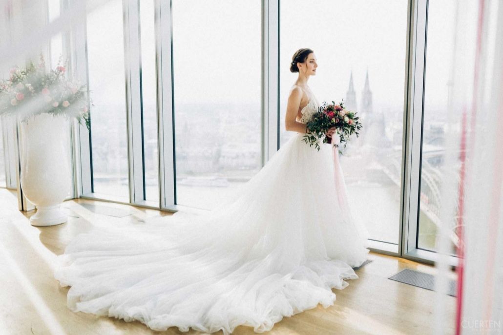 Enjoy the view over the city at the KölnSKY wedding venue
