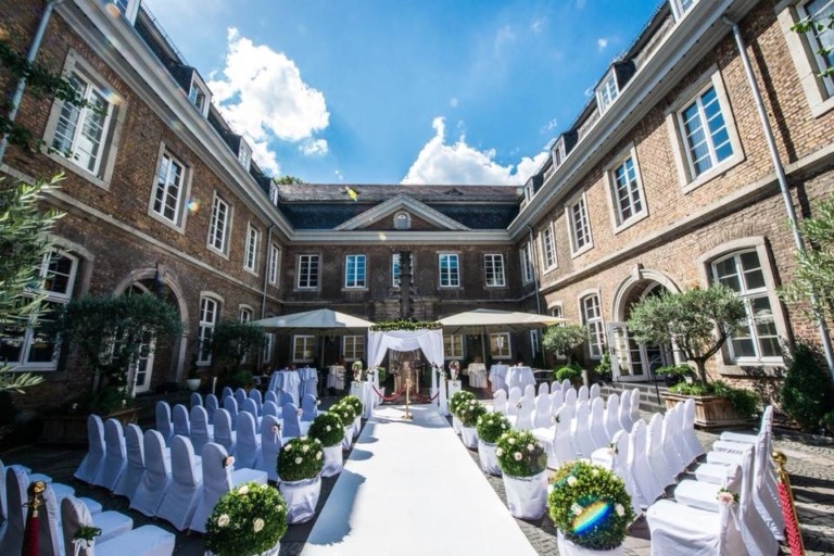 Wedding location in NRW: You can get married in an exceptionally atmospheric way at the Wolkenburg wedding venue